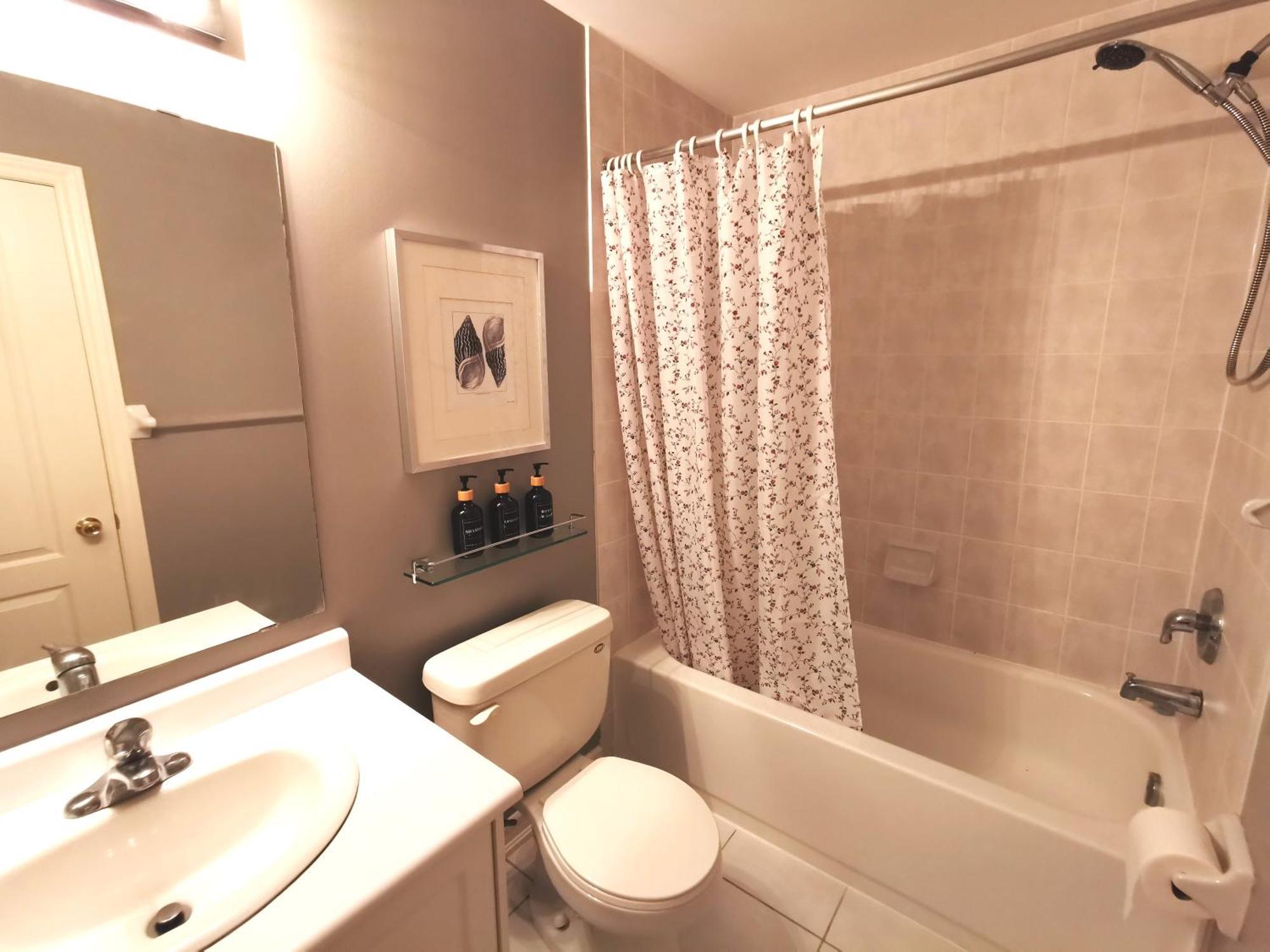4 Bedroom 3 Washroom Charming Home In Markham With Warm Cozy Vibe Exterior photo